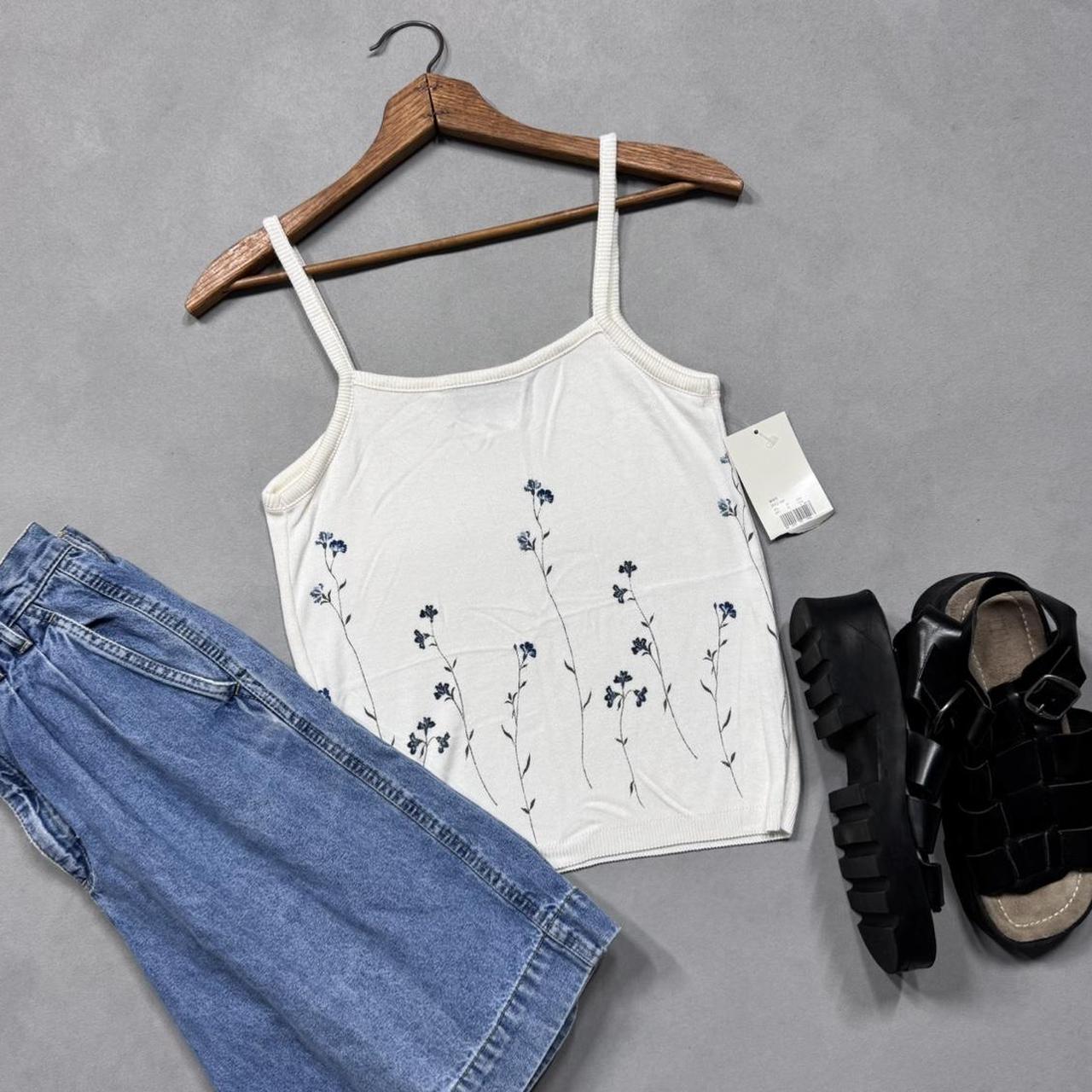 VINTAGE XHILARATION FLORAL SWEATER TANK 🪻
