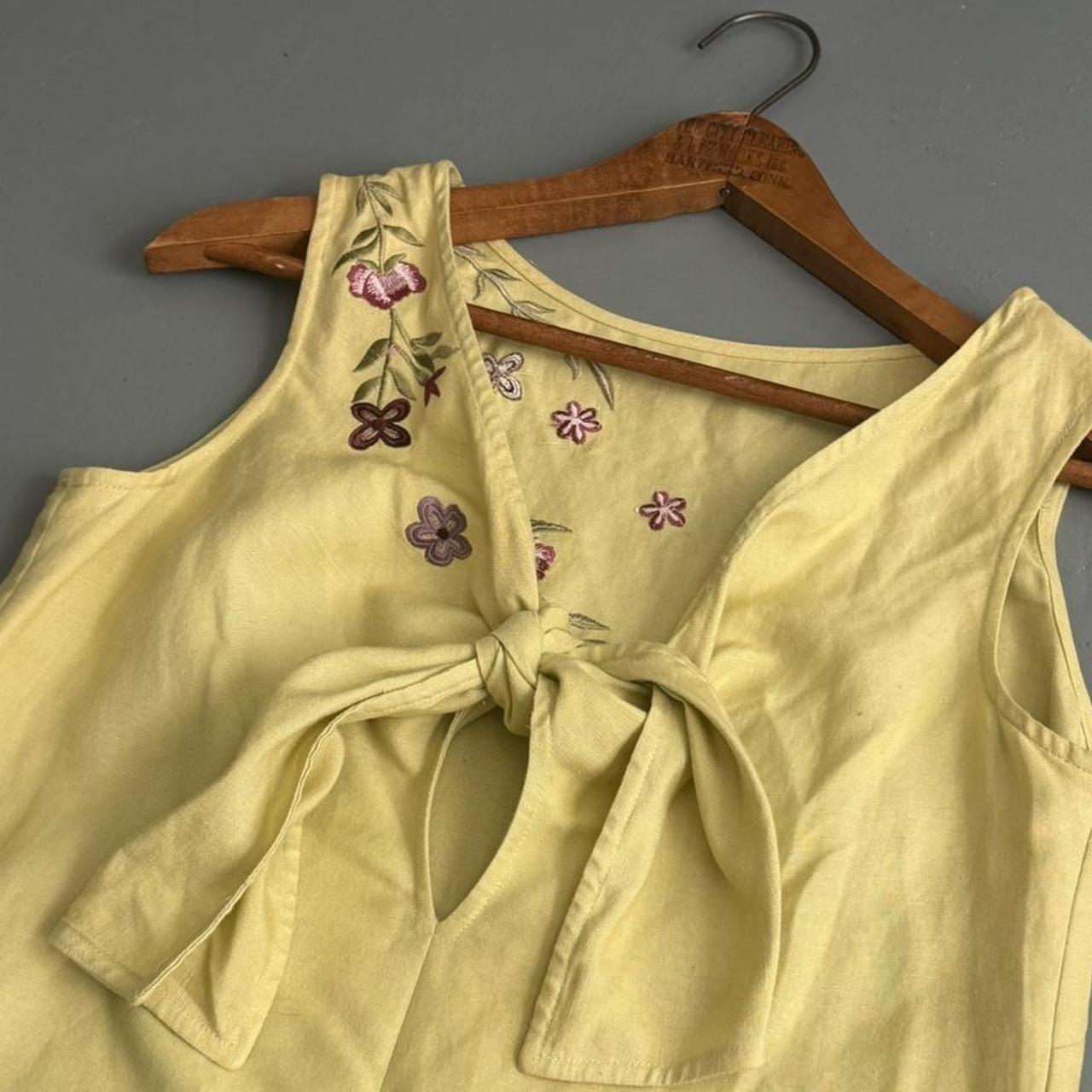 VINTAGE GREEN TIE IN THE BACK LINEN TOP W/ FLORAL EMBROIDERY