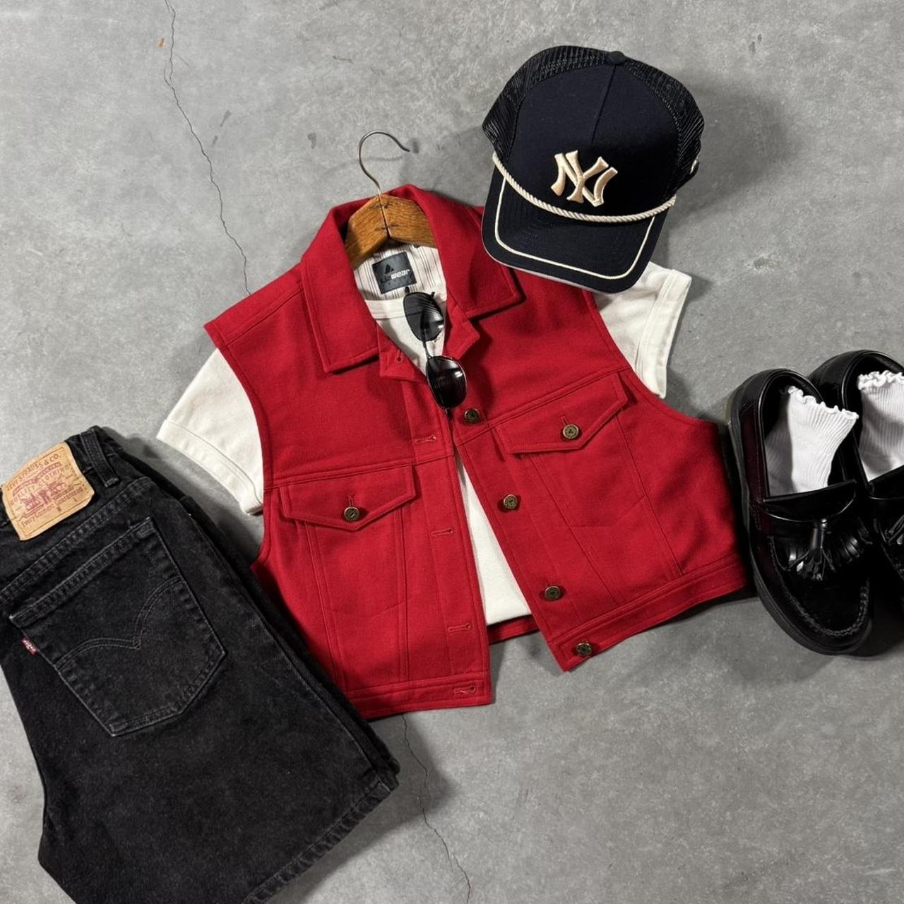 VINTAGE LIZ CLAIBORNE RED VEST 🌼