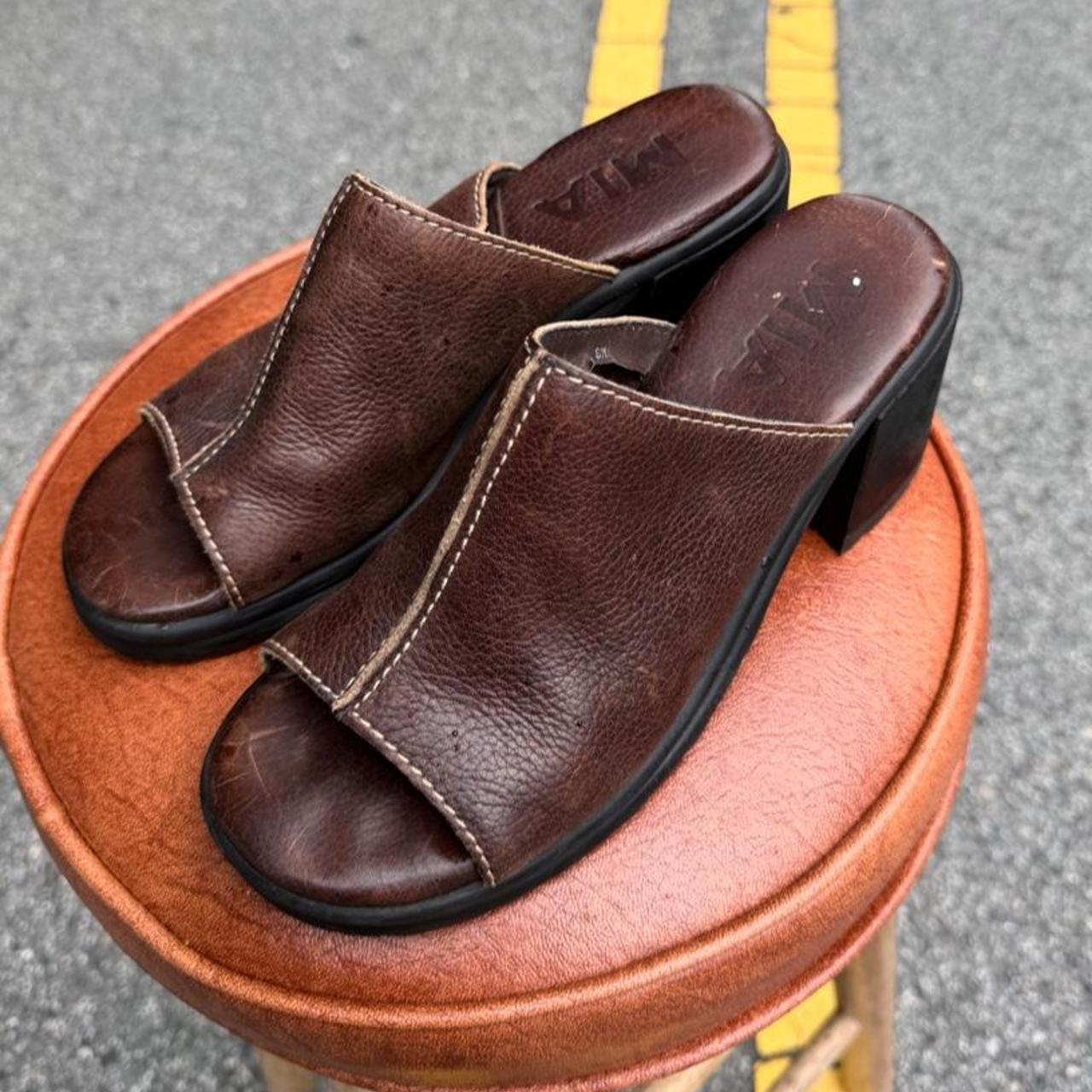 Vintage 90s brown leather wedges šŖ