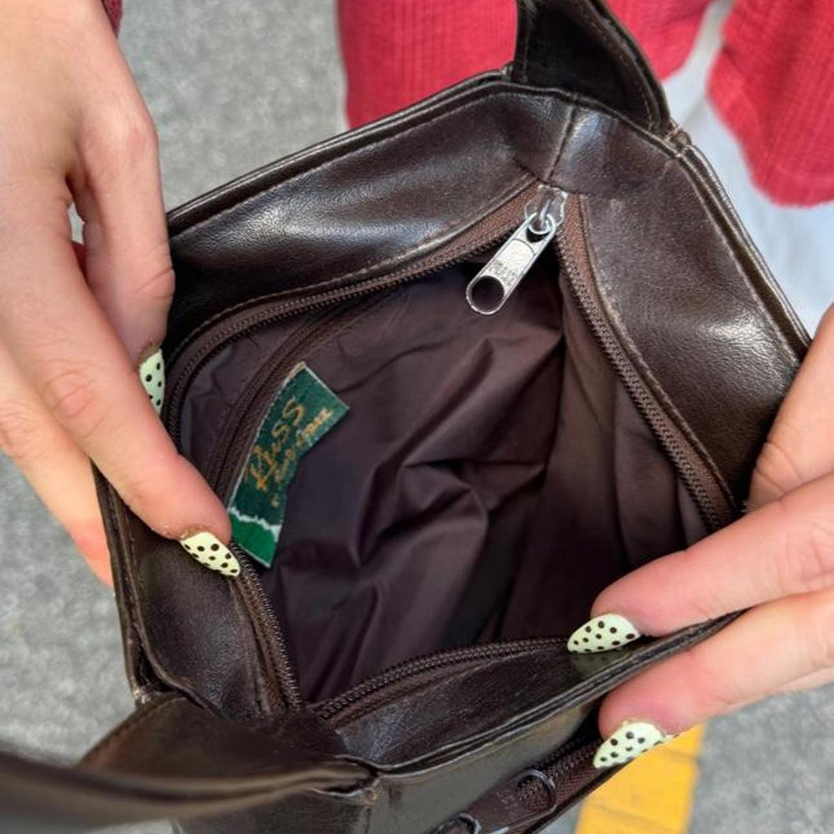 Vintage 90s genuine leather square shoulder bag🧲