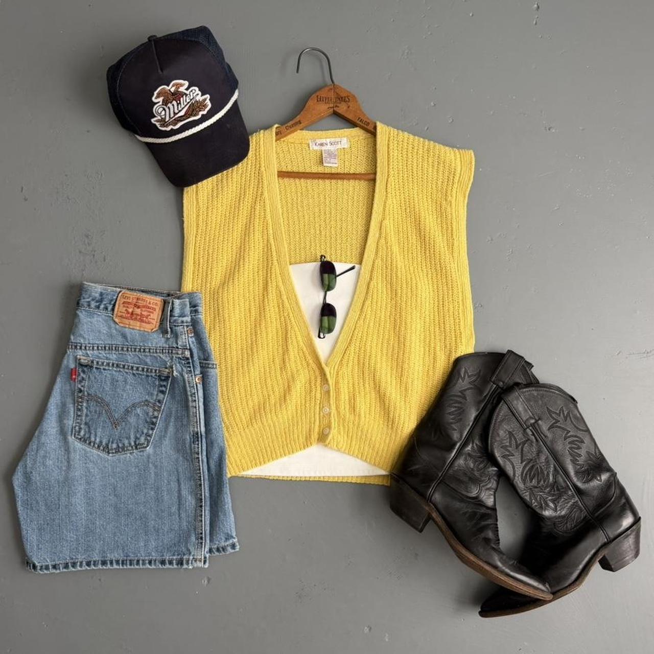 VINTAGE YELLOW KNIT BUTTON SWEATER VEST