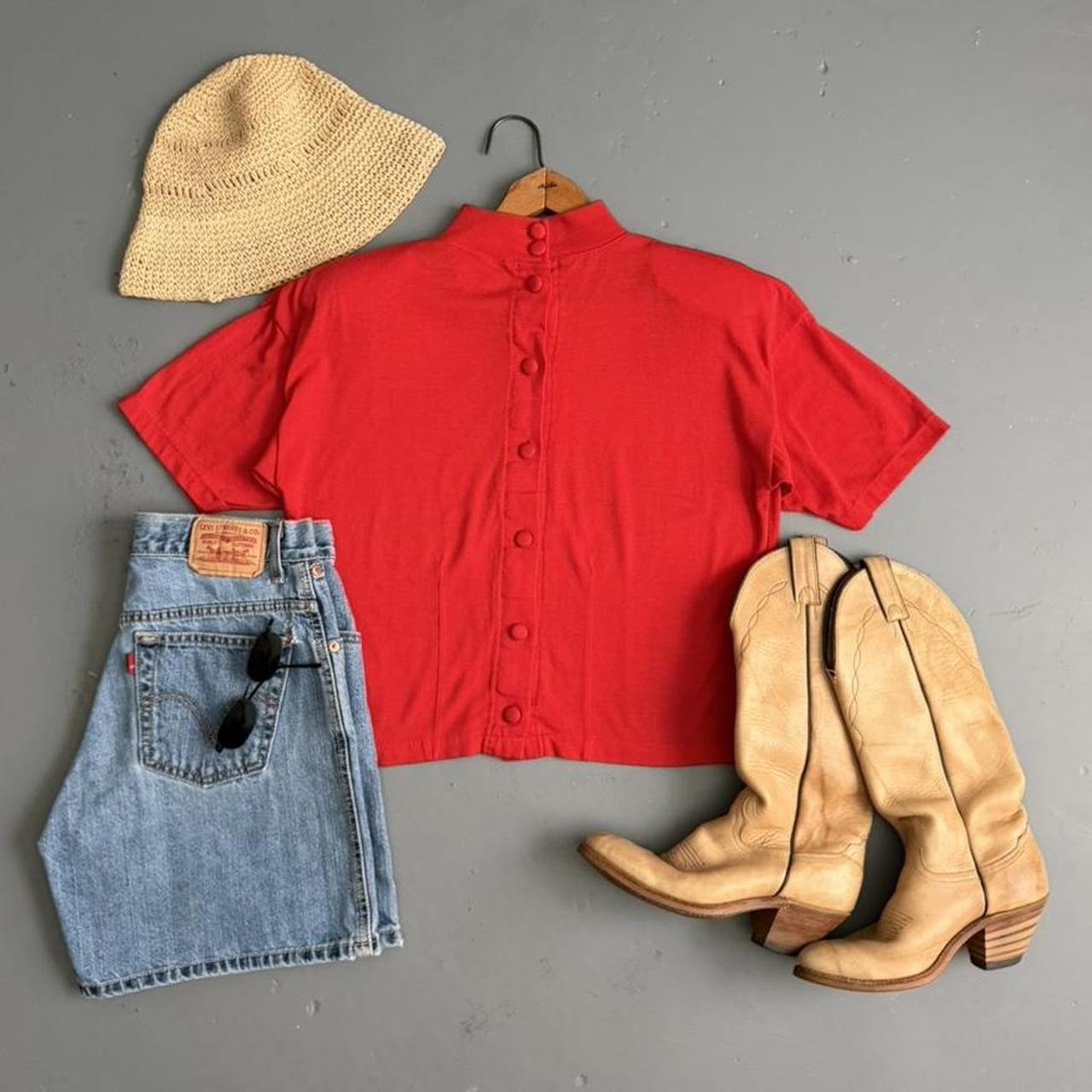 VINTAGE 90S HUNTERS RUN RED BUTTON TOP 🍓