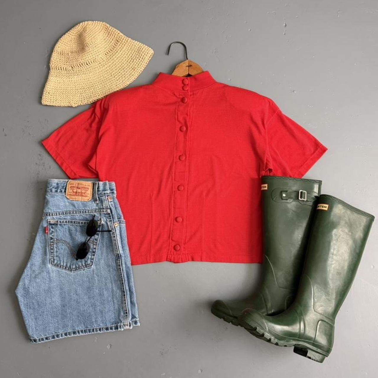 VINTAGE 90S HUNTERS RUN RED BUTTON TOP 🍓