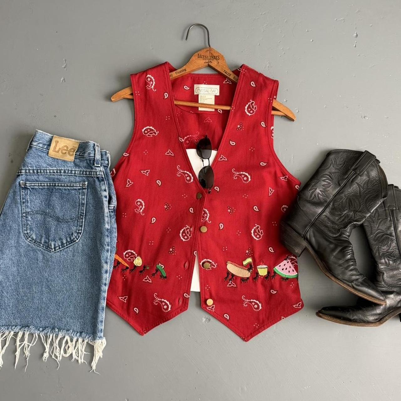 VINTAGE RED BANDANA PICNIC BUTTON VEST 🐜🐜🐜🍉🌭🥕🫛