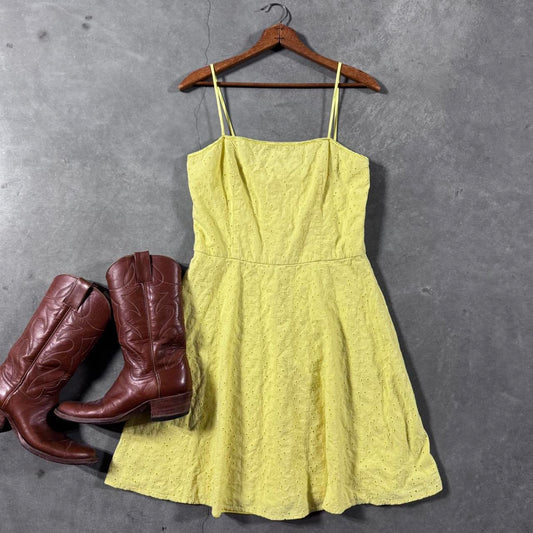 VINTAGE 90S STEPPIN OUT YELLOW EYELET MINI DRESS 🌻