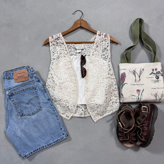 VINTAGE 90S PARADISE MOON LACE VEST 🪻
