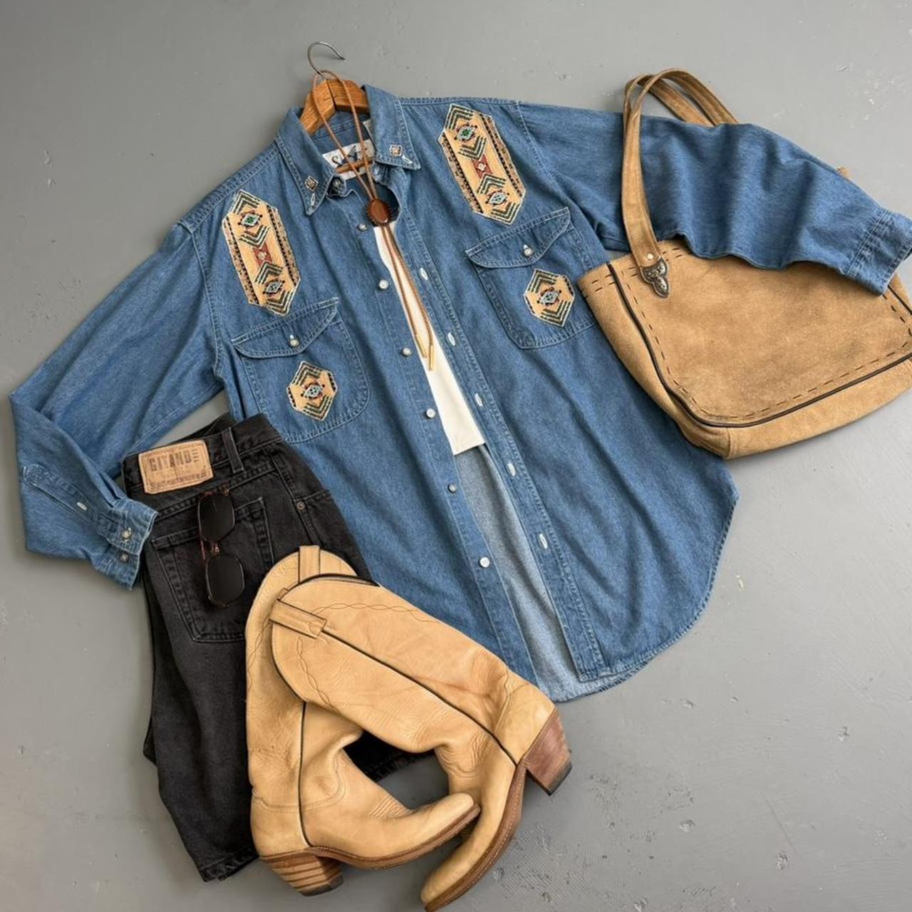 VINTAGE DENIM BUTTON DOWN WITH WESTERN EMBROIDERY 🌵