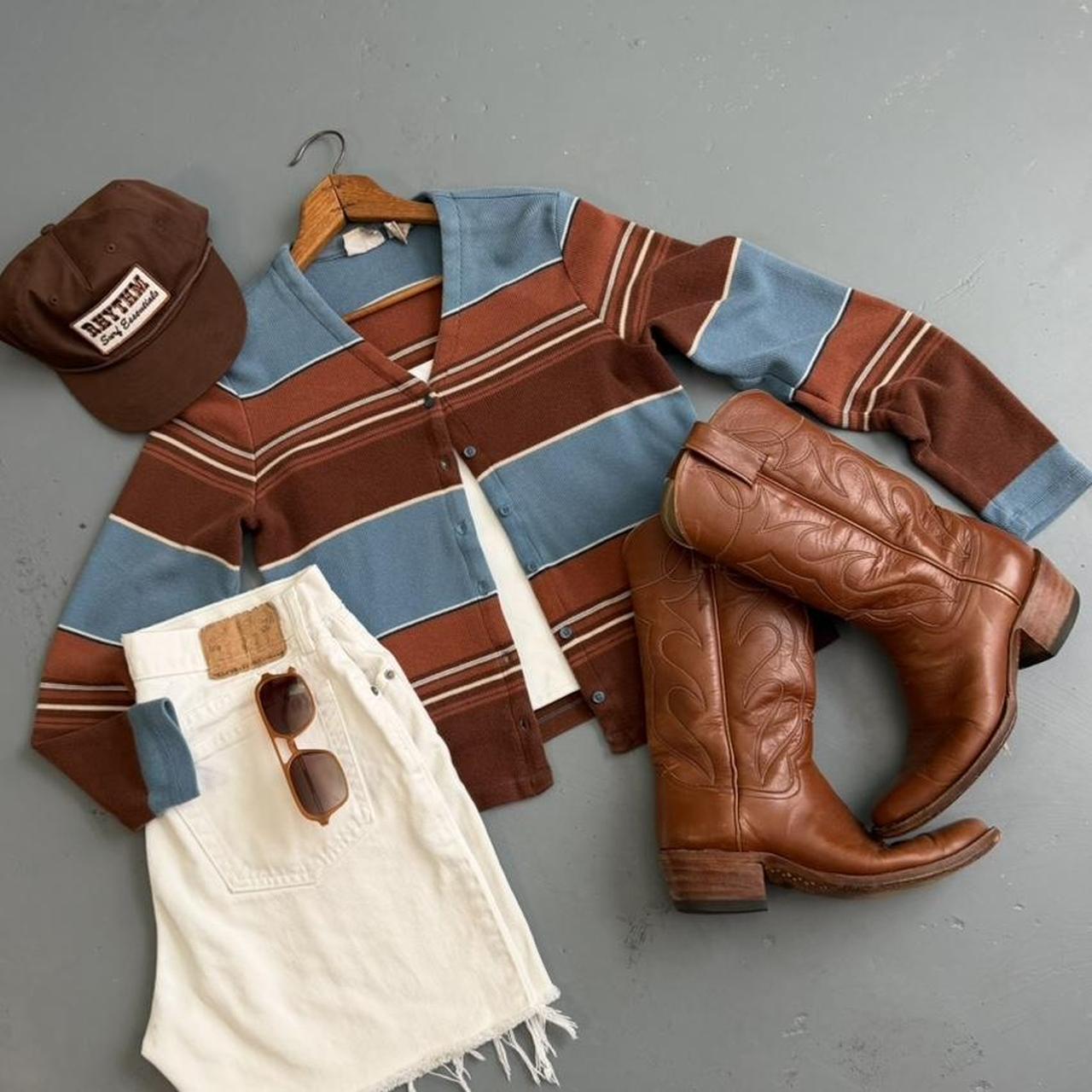 VINTAGE BROWN AND BLUE STRIPED BUTTON DOWN CARDIGAN 🏜️