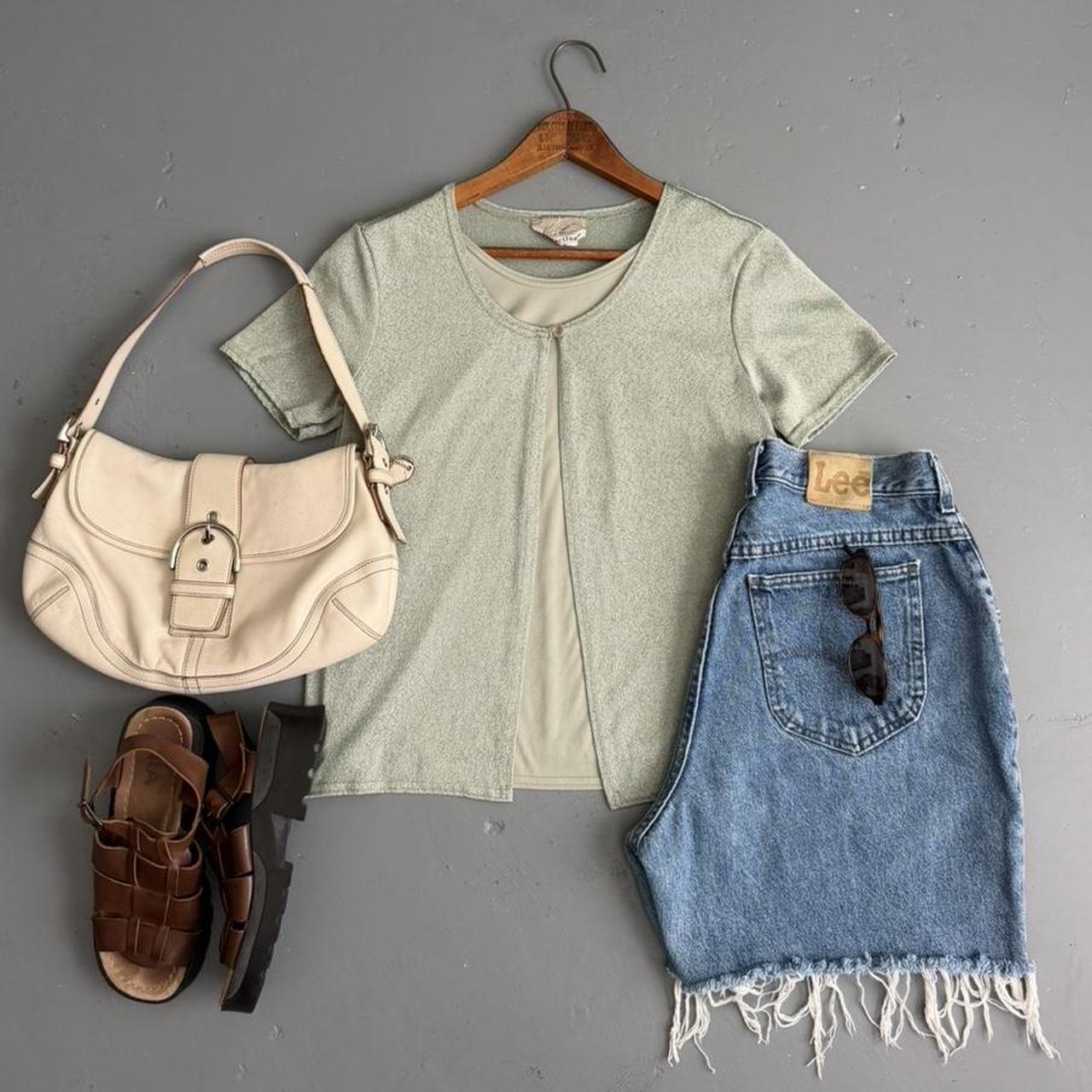 VINTAGE 90S GREEN LIGHTWEIGHT TOP 🐢