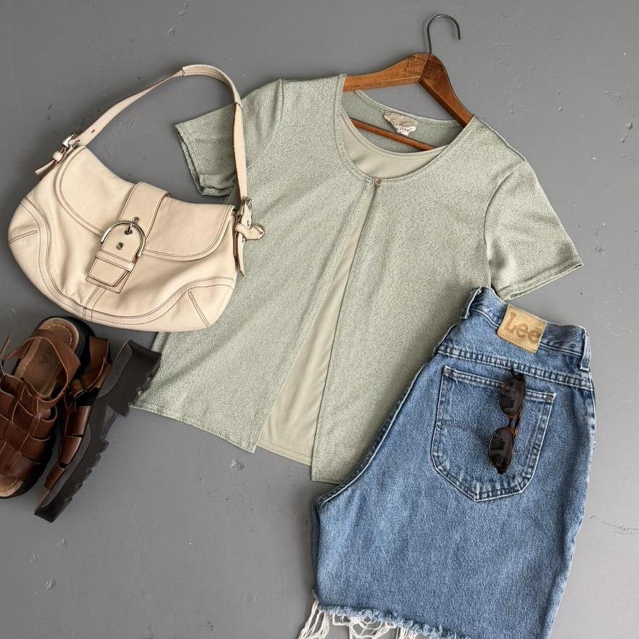 VINTAGE 90S GREEN LIGHTWEIGHT TOP 🐢