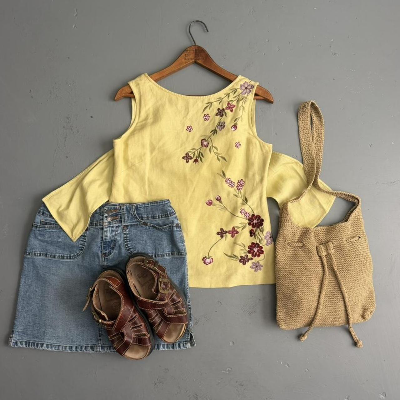 VINTAGE GREEN TIE IN THE BACK LINEN TOP W/ FLORAL EMBROIDERY