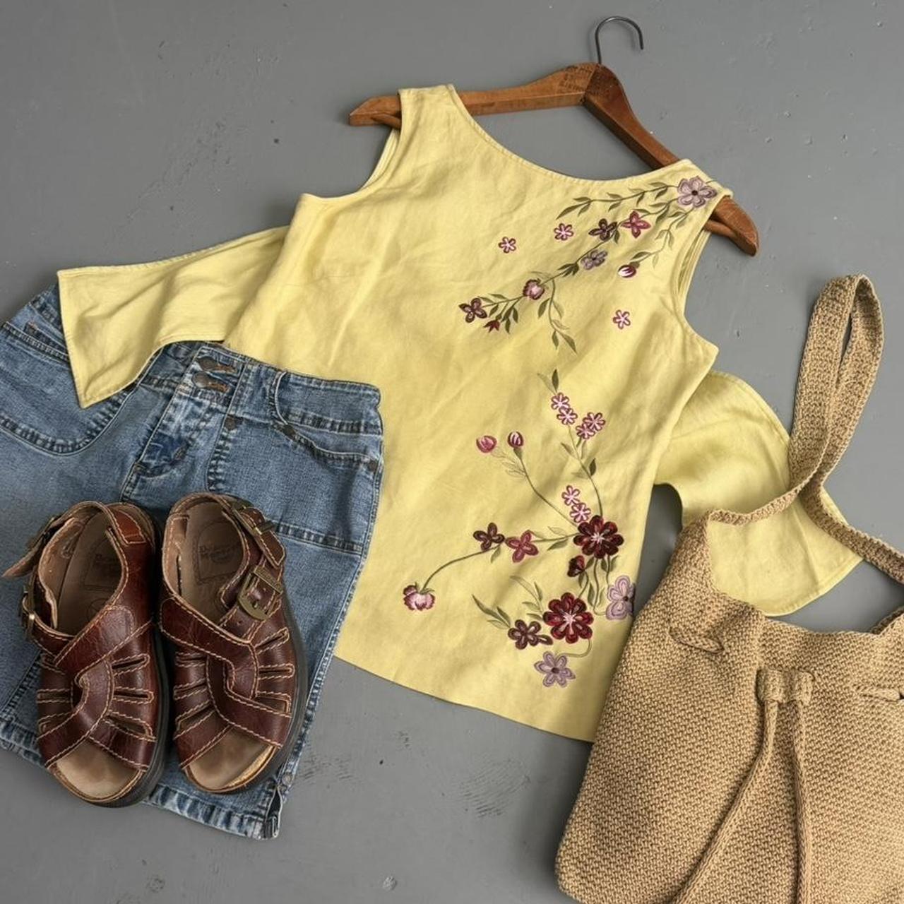 VINTAGE GREEN TIE IN THE BACK LINEN TOP W/ FLORAL EMBROIDERY