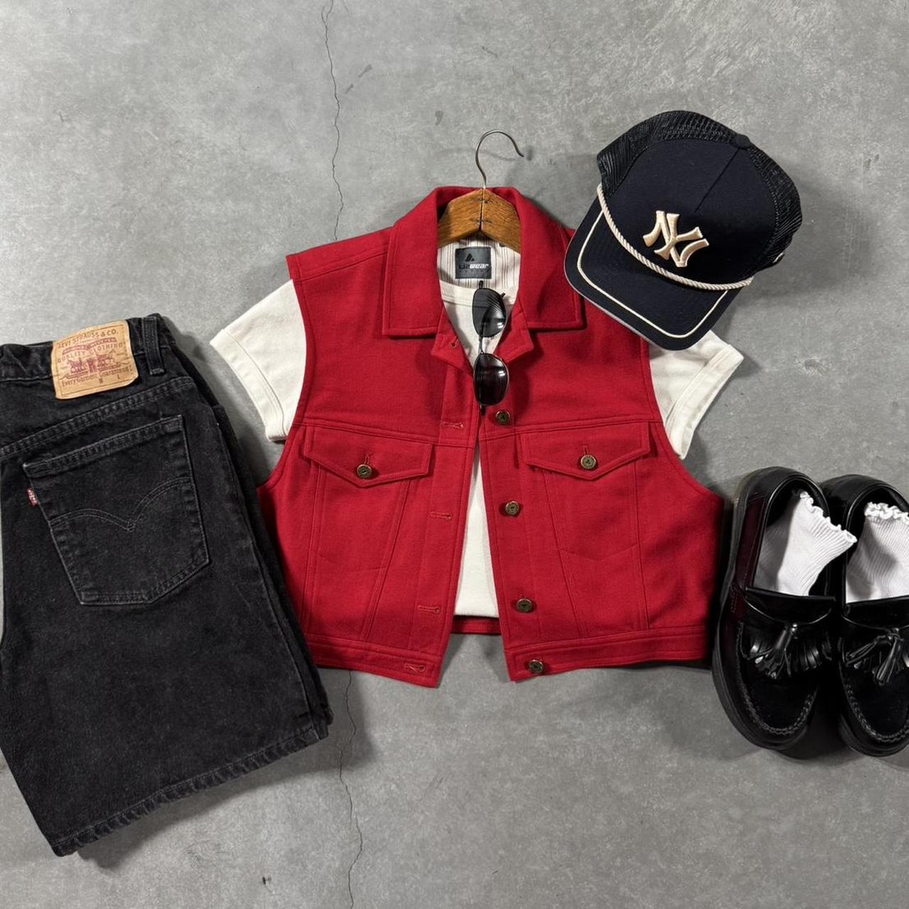 VINTAGE LIZ CLAIBORNE RED VEST 🌼