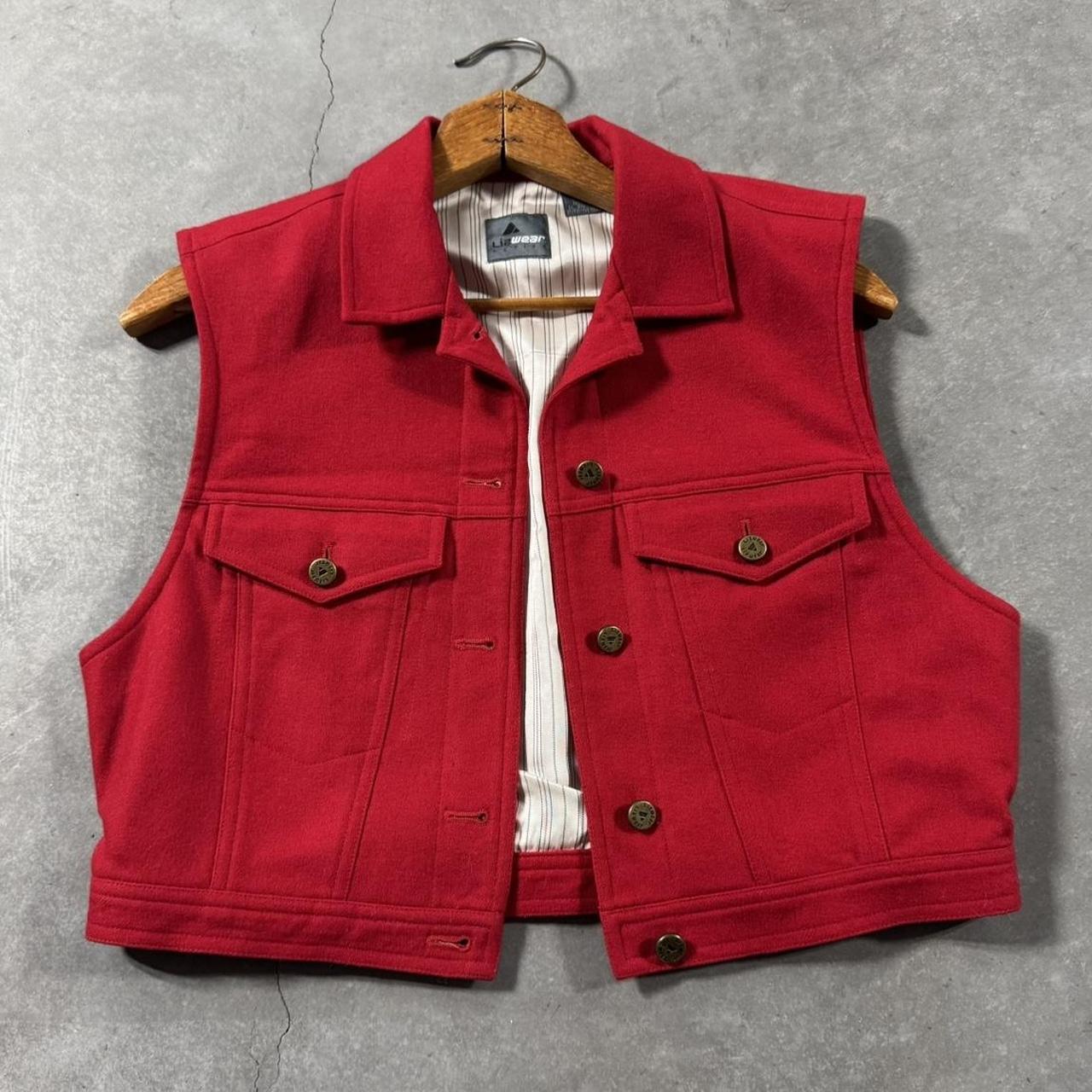 VINTAGE LIZ CLAIBORNE RED VEST 🌼