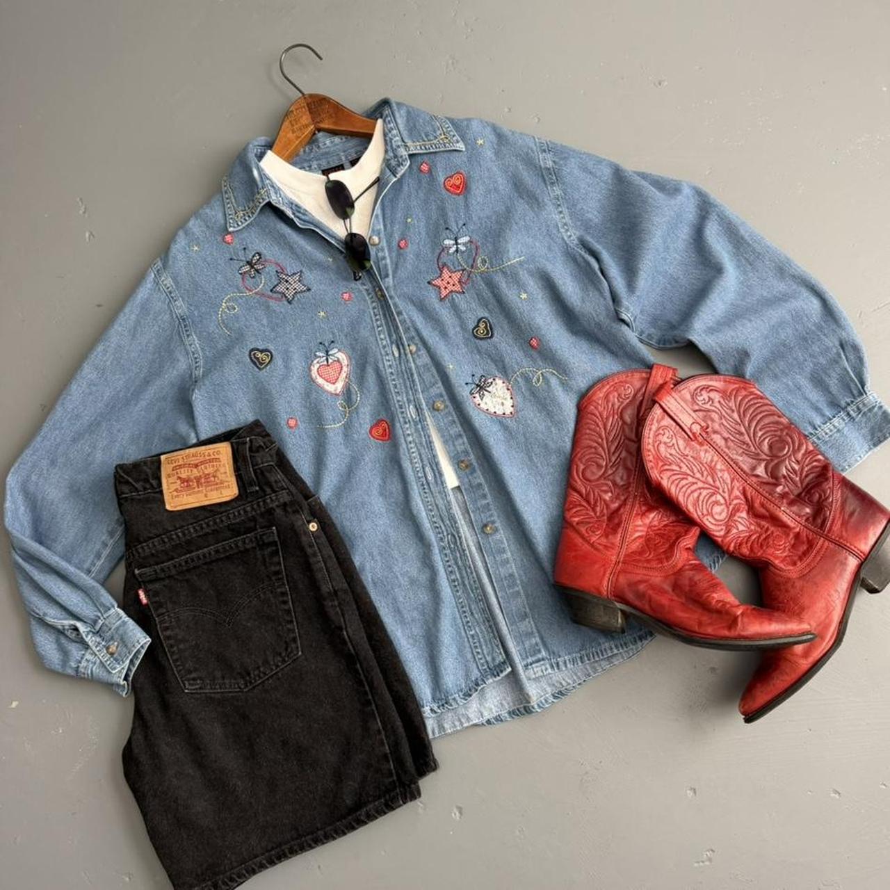 VINTAGE 90S DENIM BUTTON DOWN 🍓✨