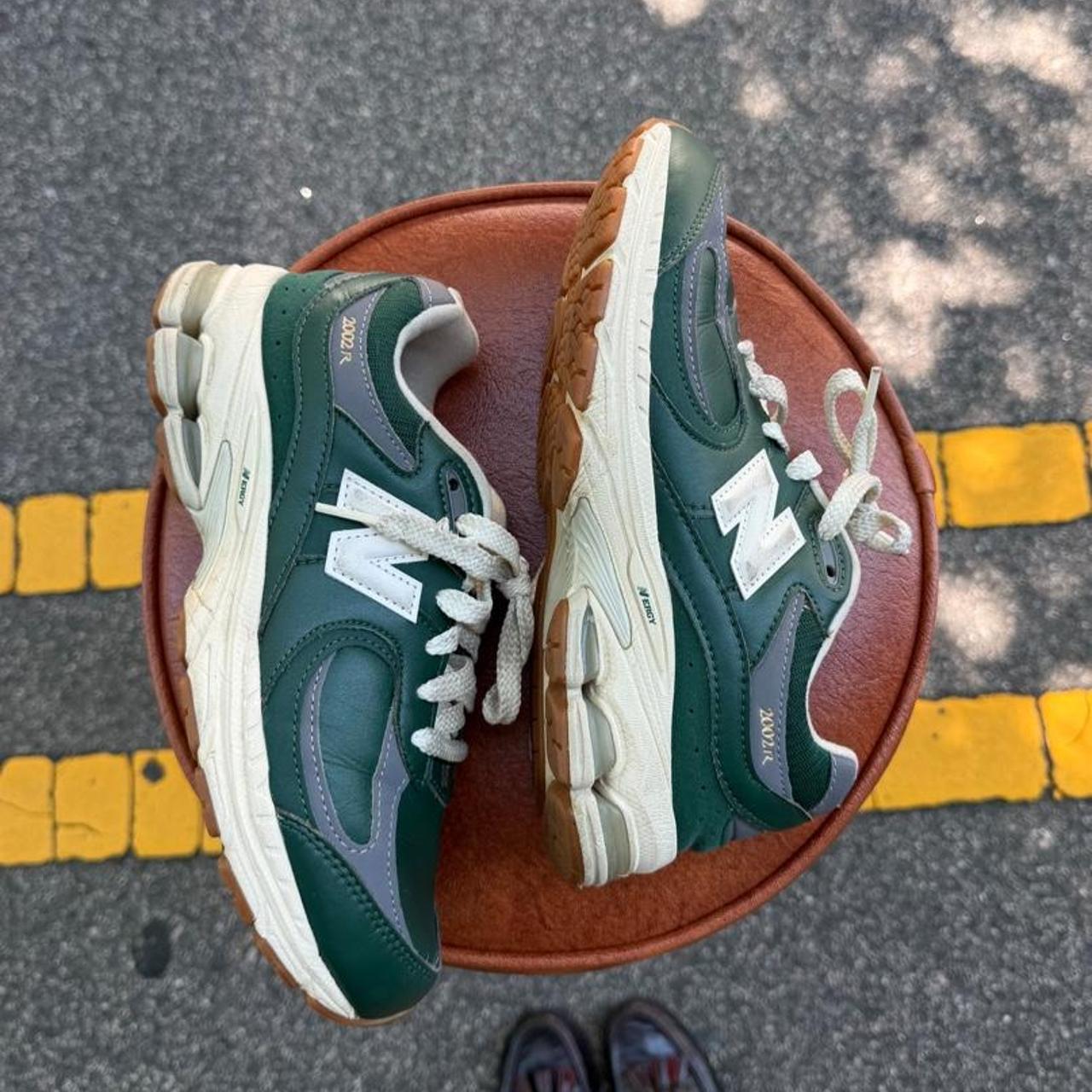 New Balance 9060 sneakers in green 🐢