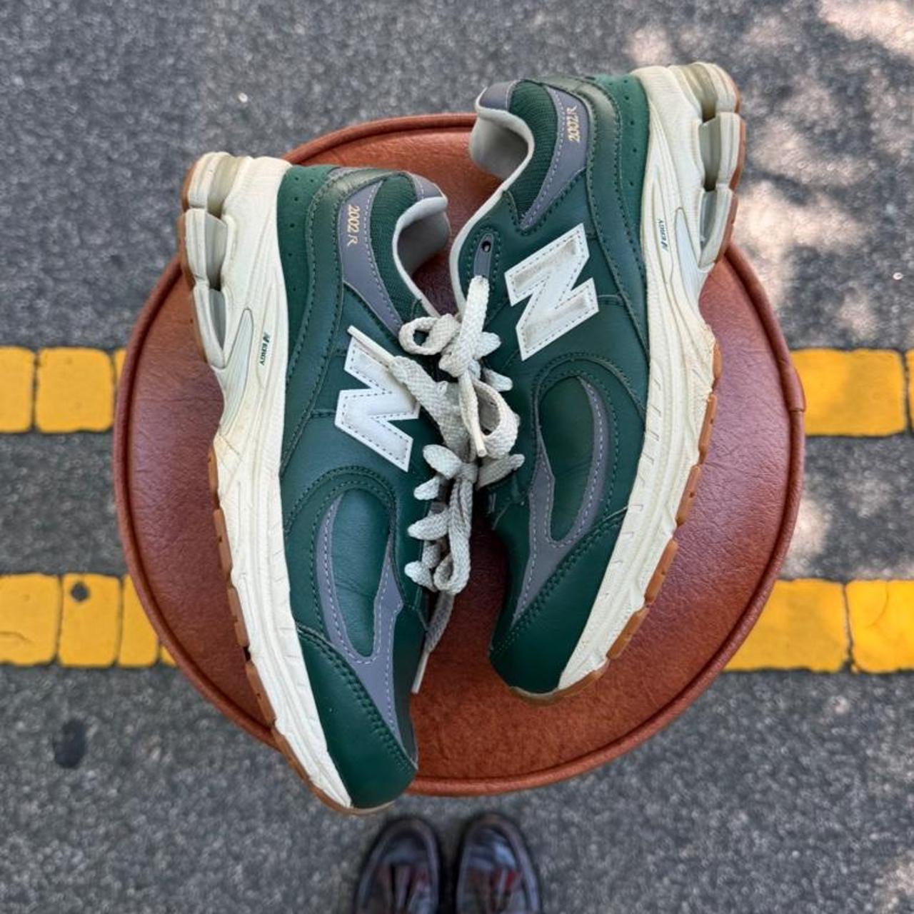 New Balance 9060 sneakers in green 🐢