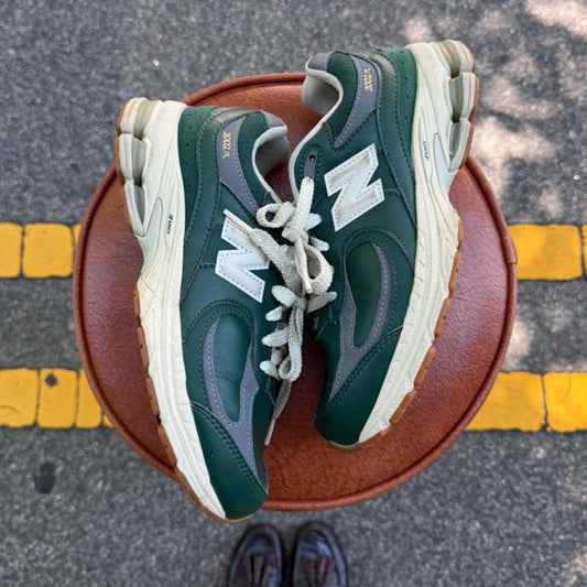 New Balance 9060 sneakers in green 🐢