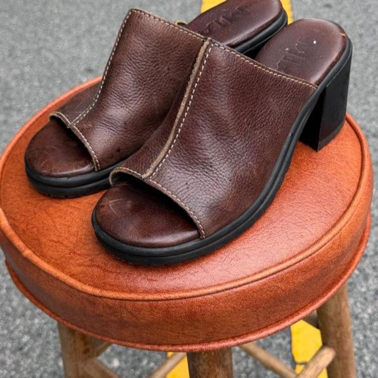 Vintage 90s brown leather wedges 🪐
