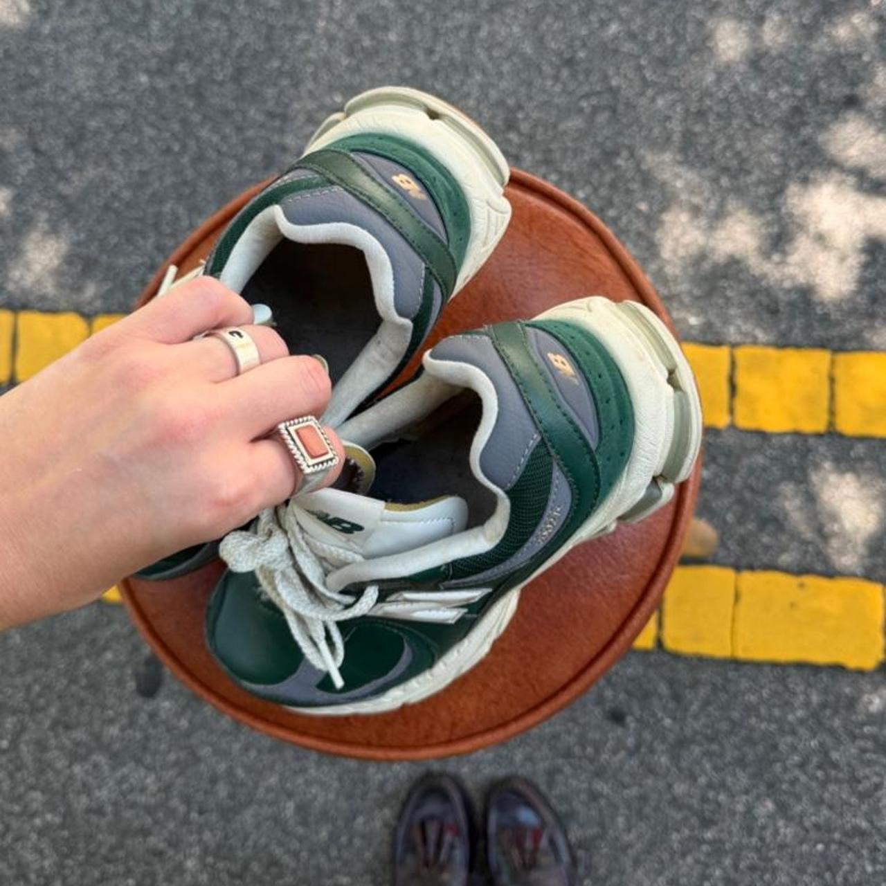 New Balance 9060 sneakers in green 🐢