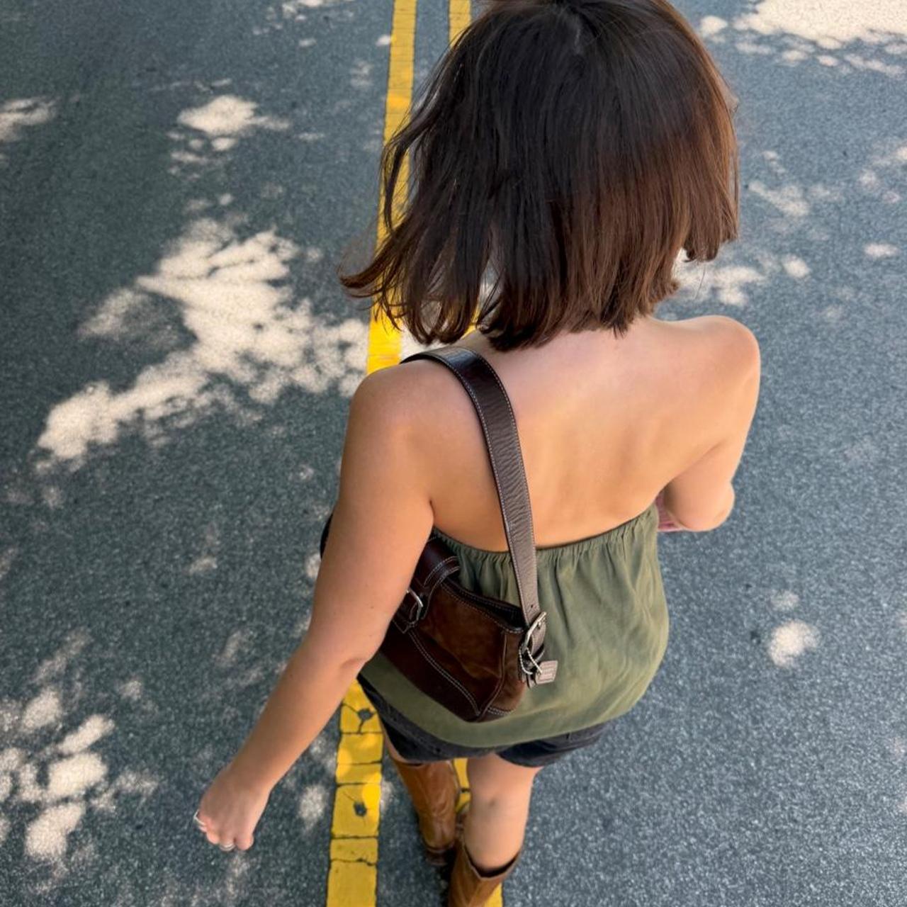 Nine West olive green halter top with a twist detail 🫒