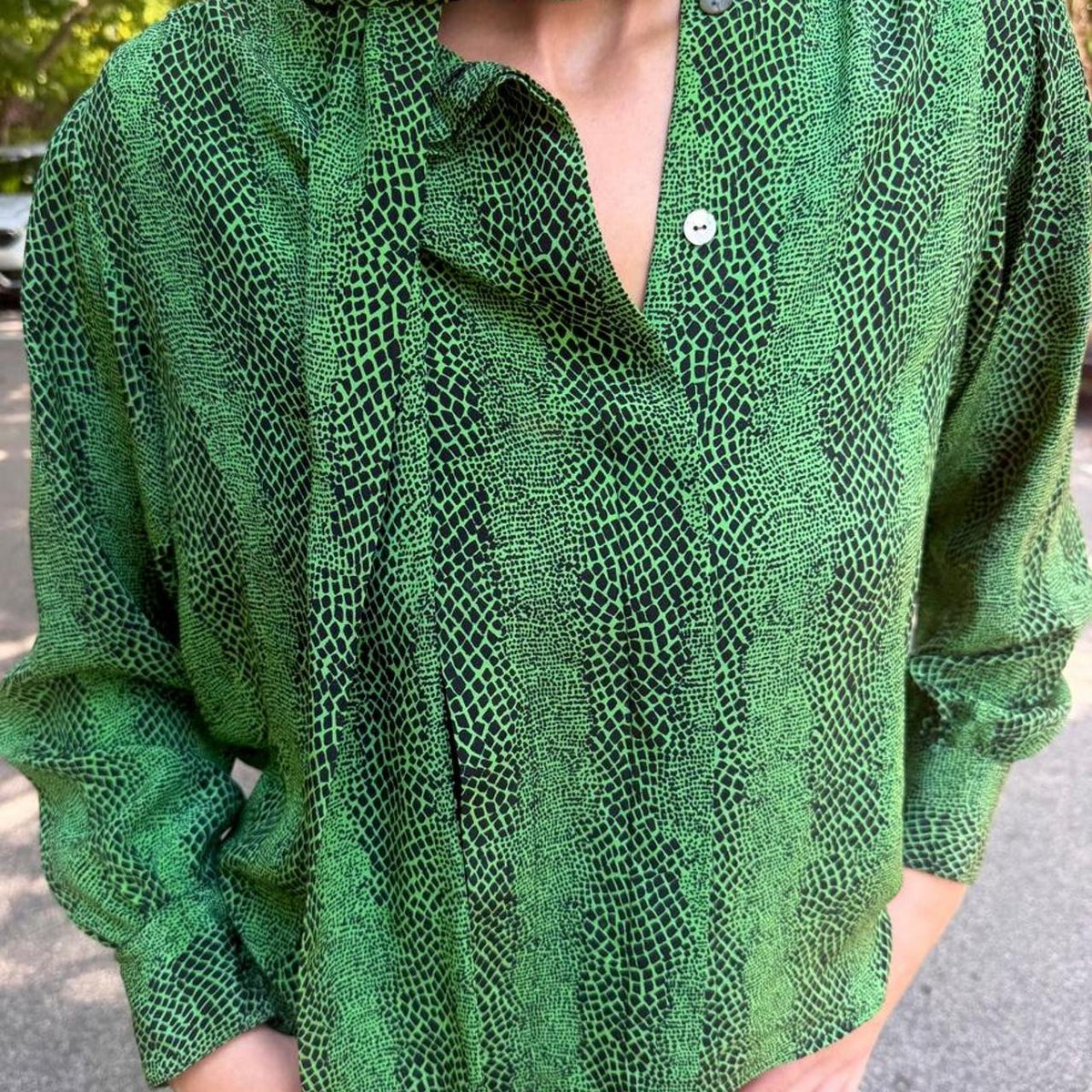 Vintage 90s green leopard print silk scarve tie top 🐍
