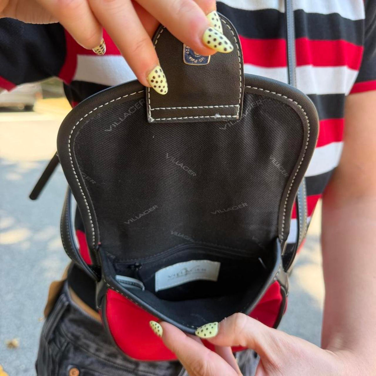 Vintage 90s red & black leather crossbody bag with buckle⛽️