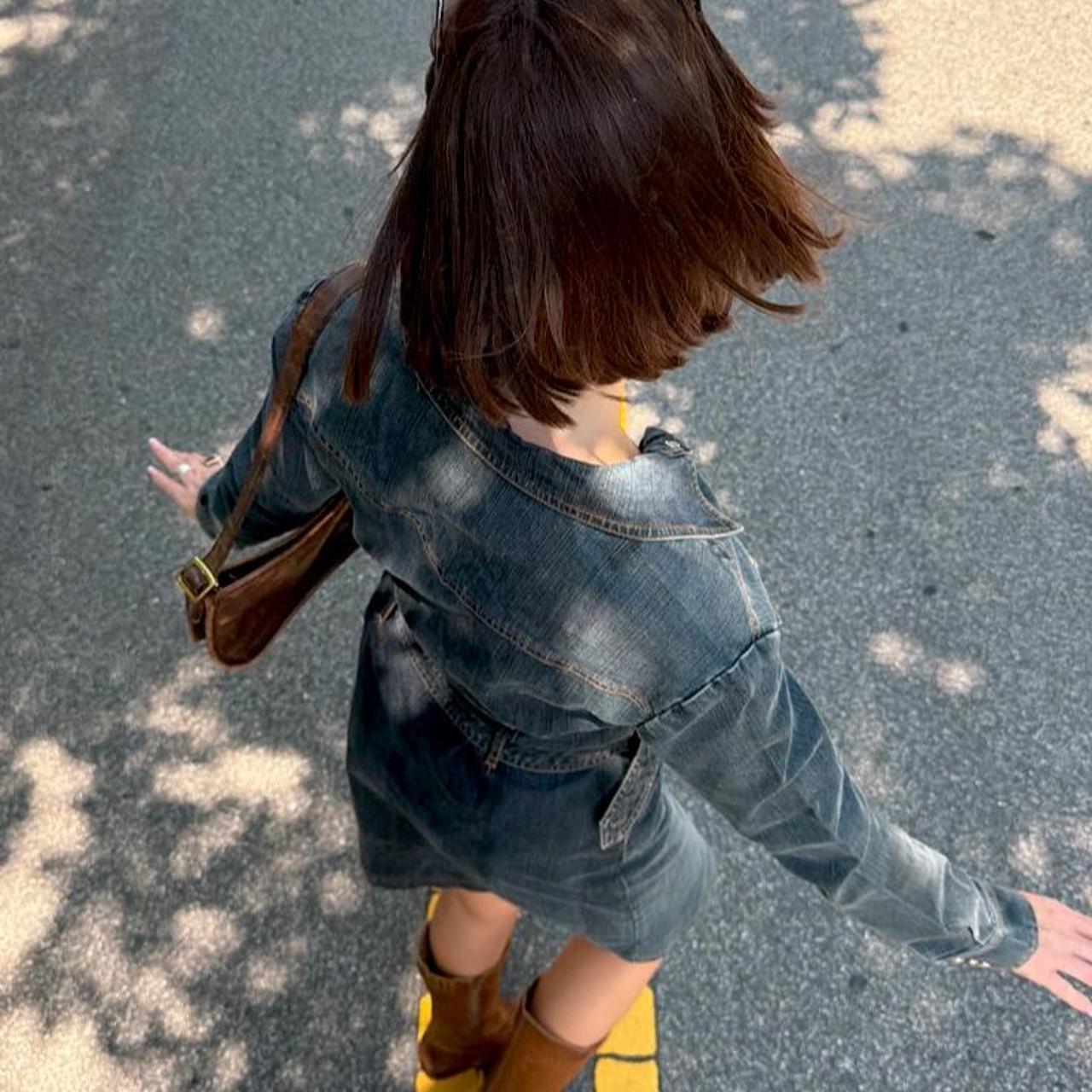 Vintage 90z blue denim mini dress with button-up front and belt🚕