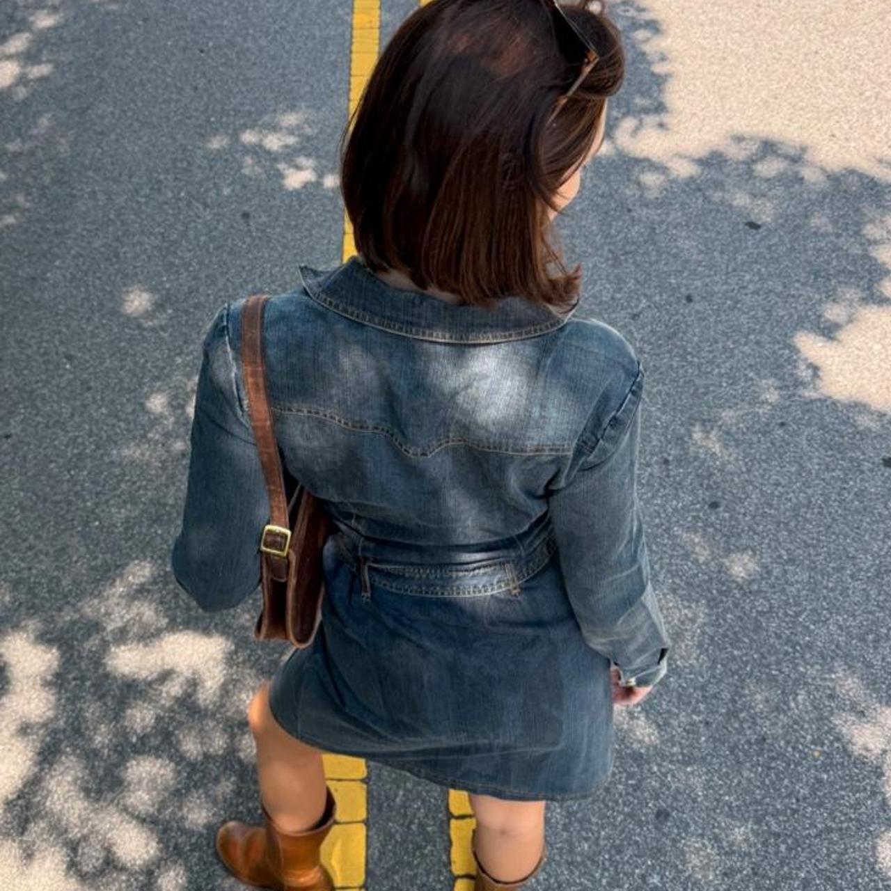 Vintage 90z blue denim mini dress with button-up front and belt🚕