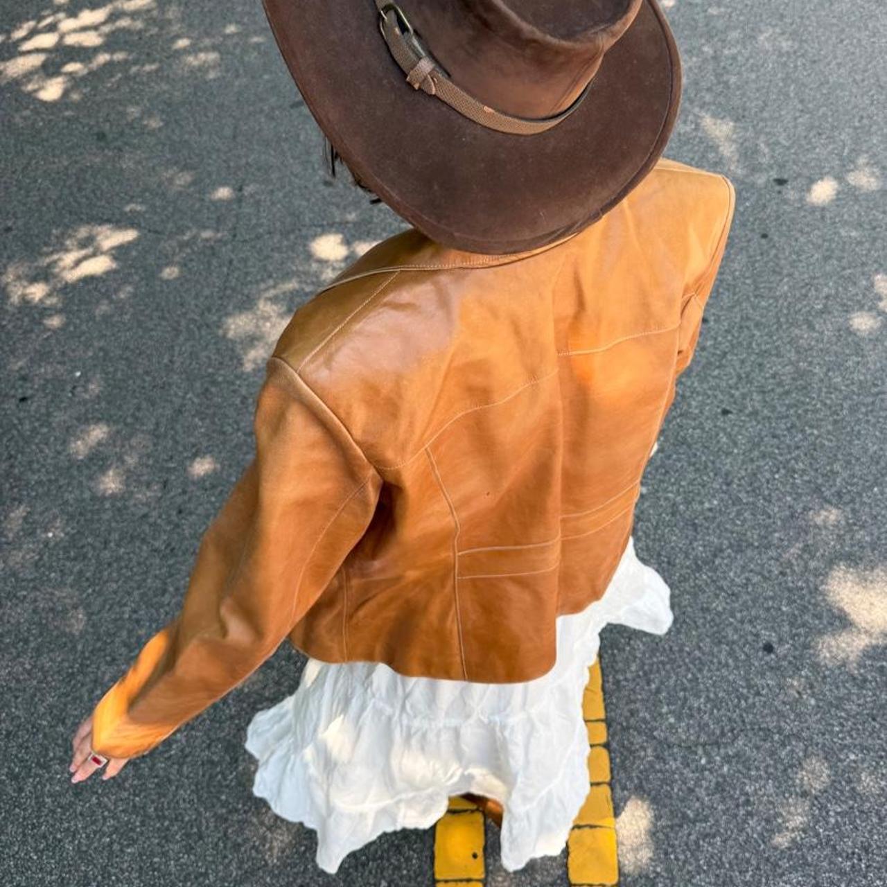 Vintage 90s genuine caramel leather jacket 🌞