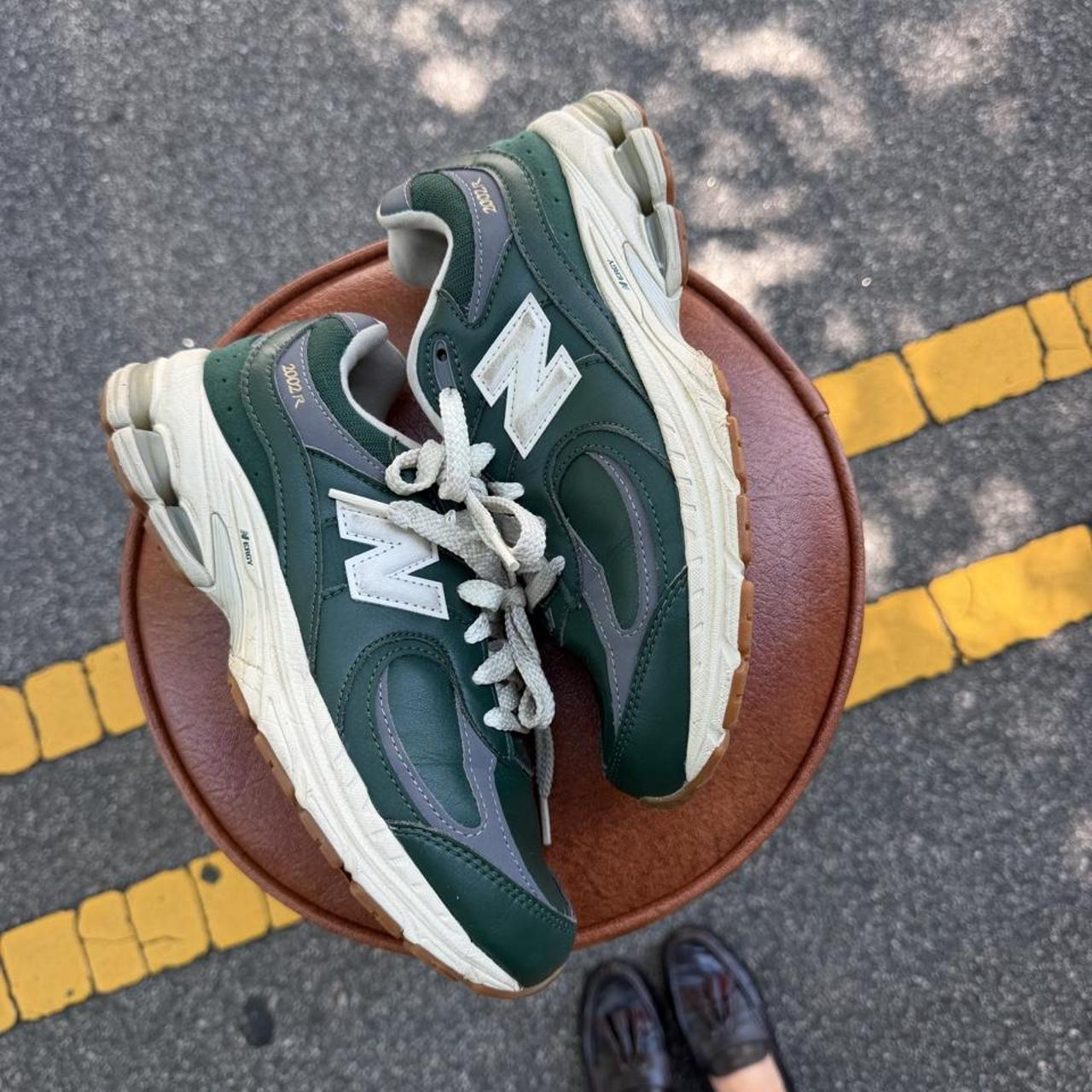 New Balance 9060 sneakers in green 🐢
