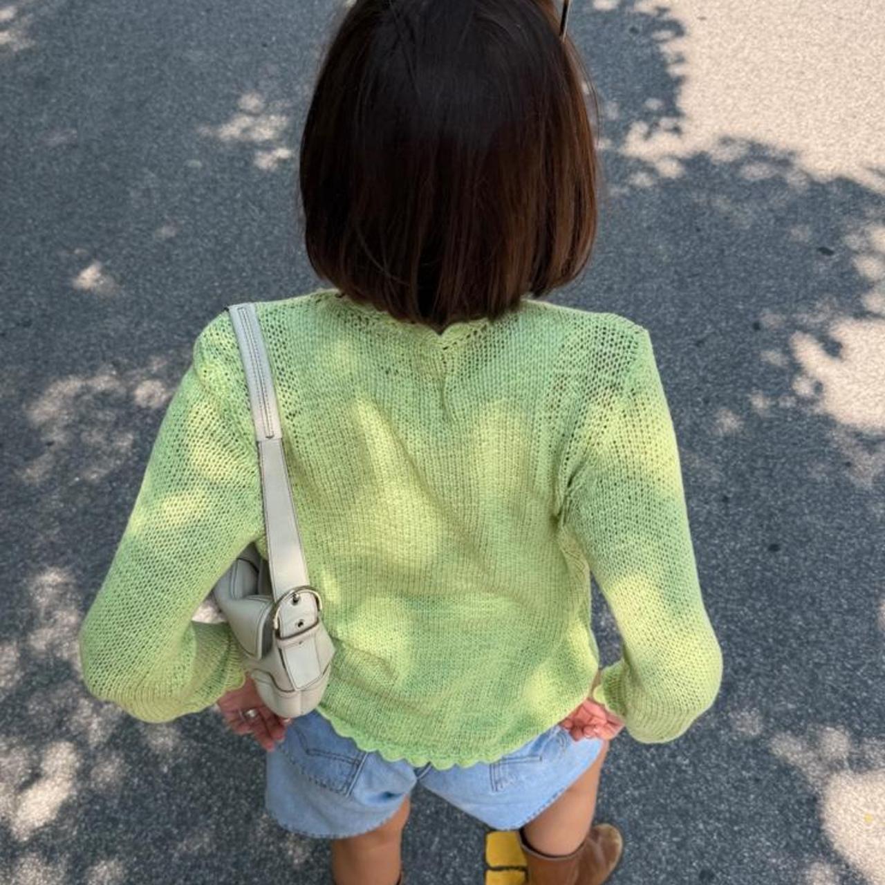 Vintage 90s green knit cardigan with scalloped neckline 🥑