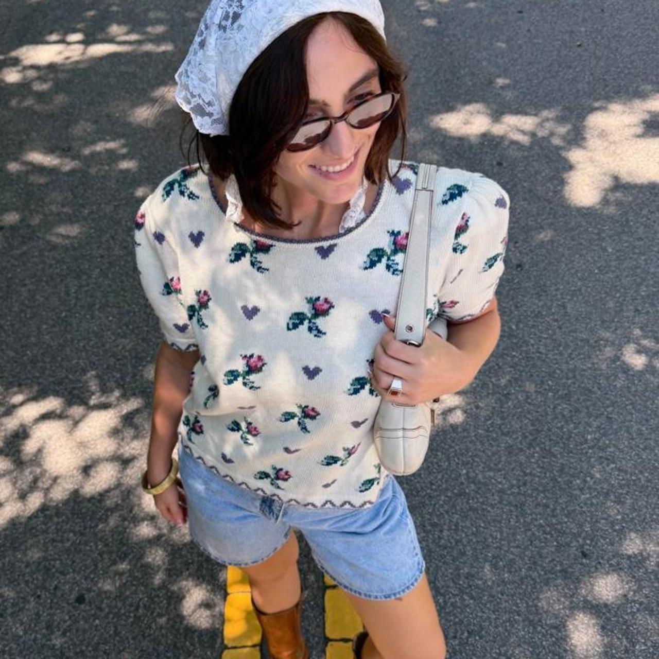 Vintage 90s heart cut-out floral short sleeve sweater 🌸💗