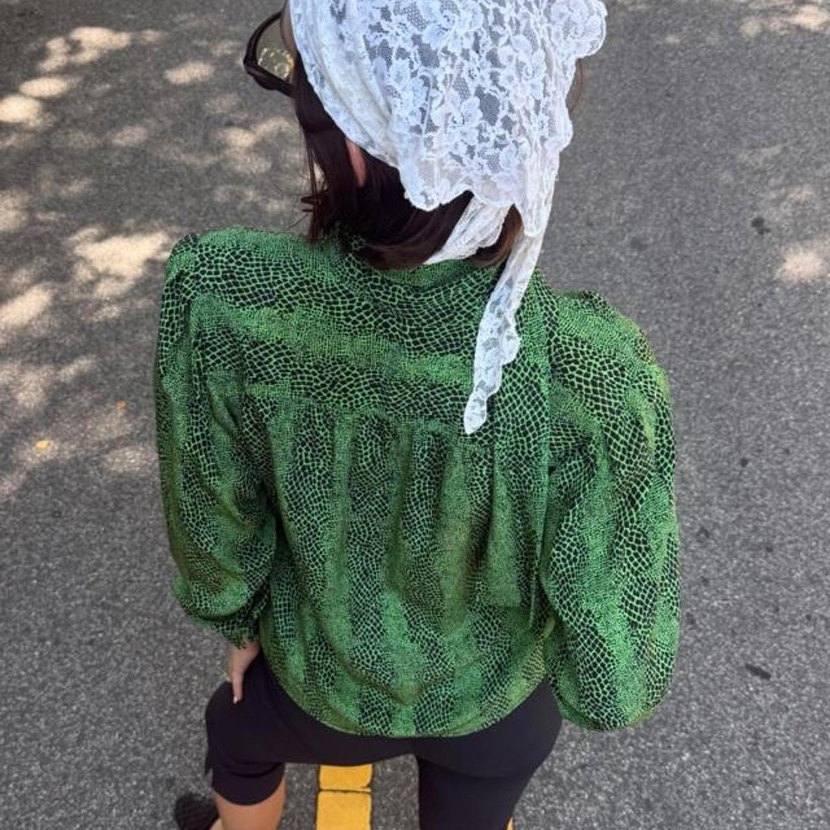Vintage 90s green leopard print silk scarve tie top 🐍