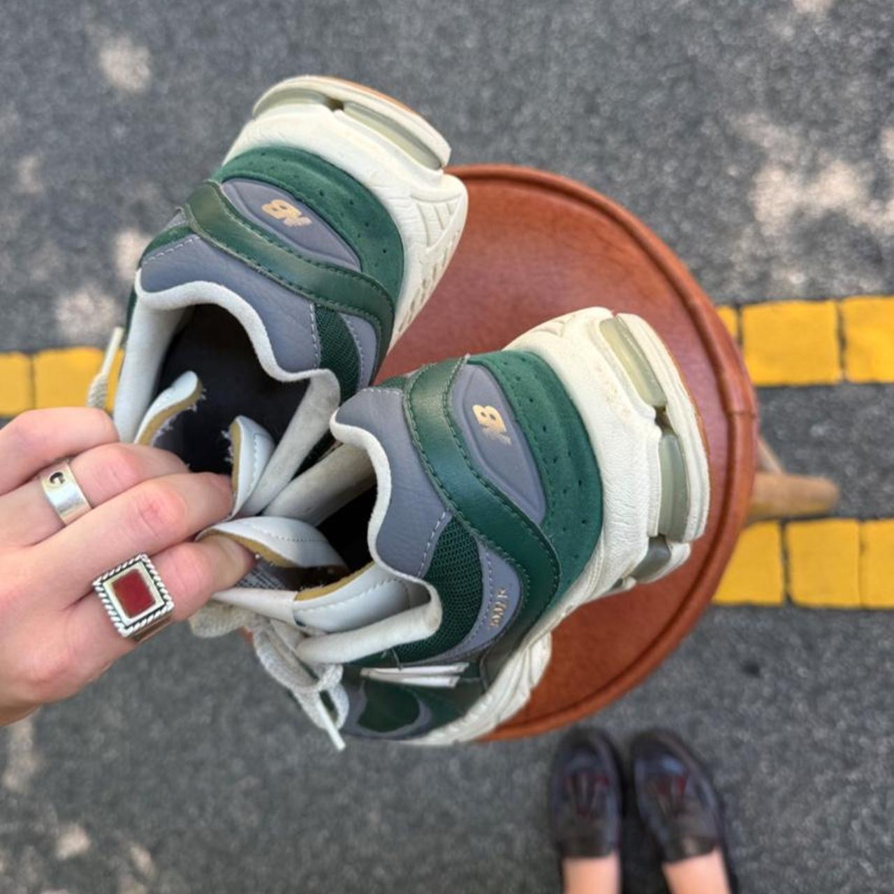 New Balance 9060 sneakers in green 🐢