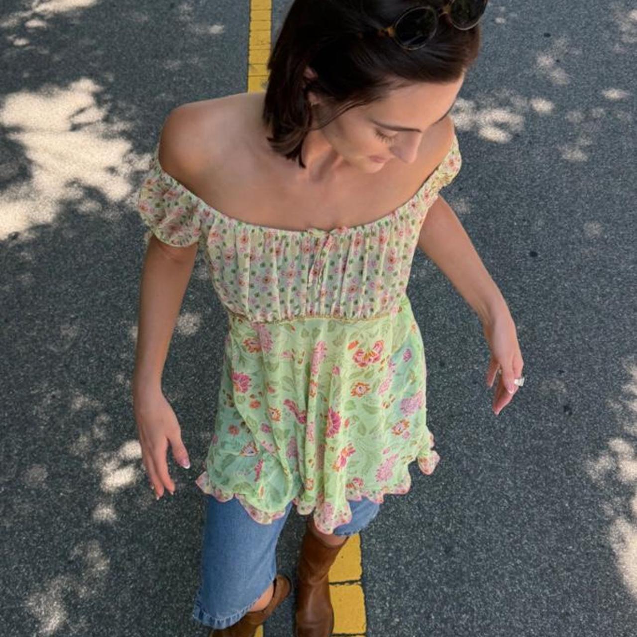 Vintage 90s green floral off the shoulder blouse with pink flowers 🌸