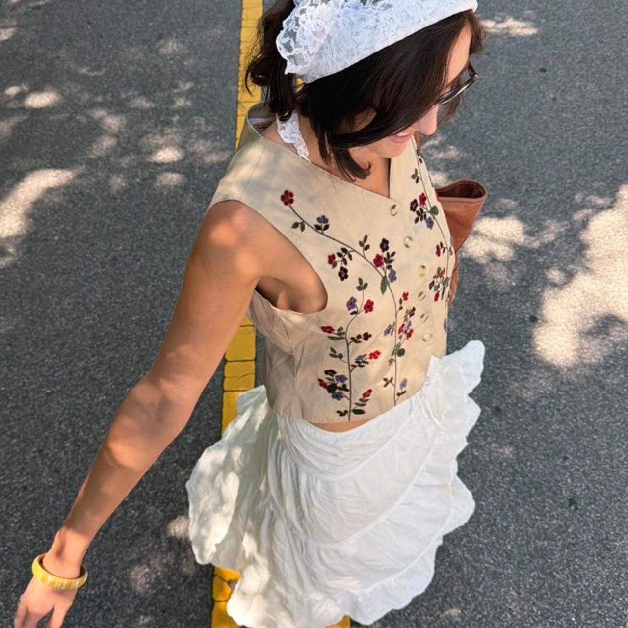 Vintage 90s floral embroidered vest 🌼🪻🥀