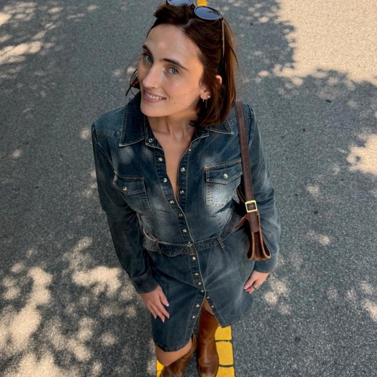 Vintage 90z blue denim mini dress with button-up front and belt🚕