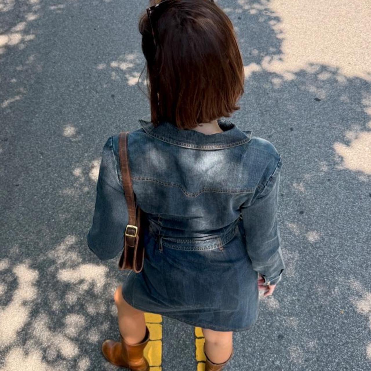 Vintage 90z blue denim mini dress with button-up front and belt🚕