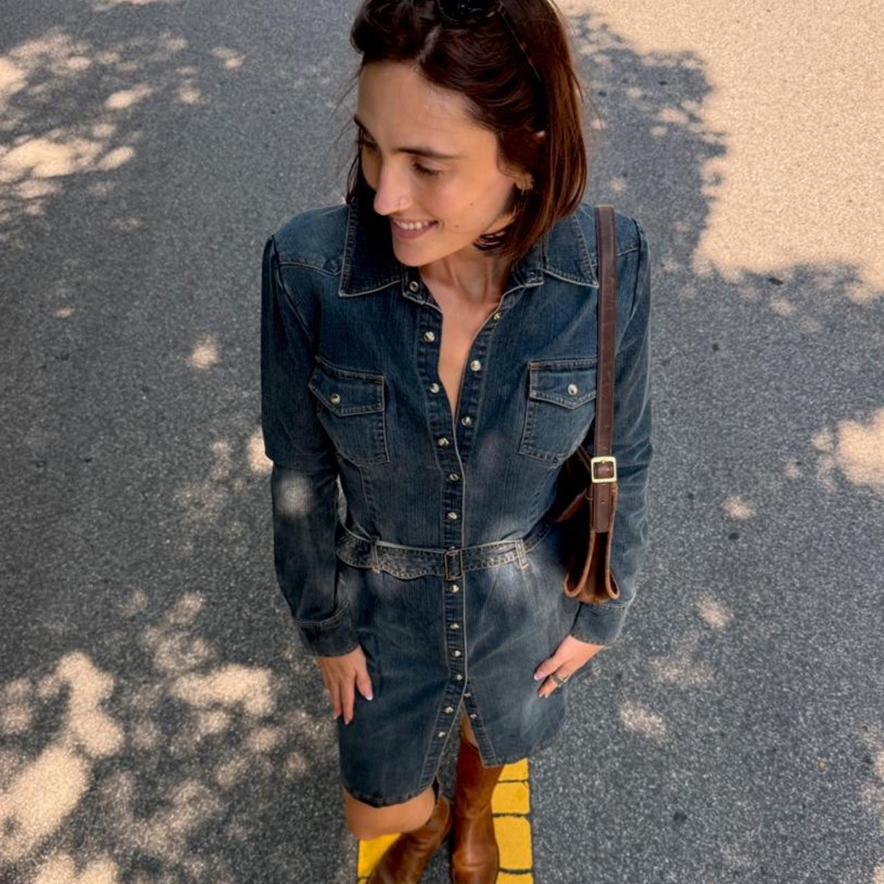 Vintage 90z blue denim mini dress with button-up front and belt🚕