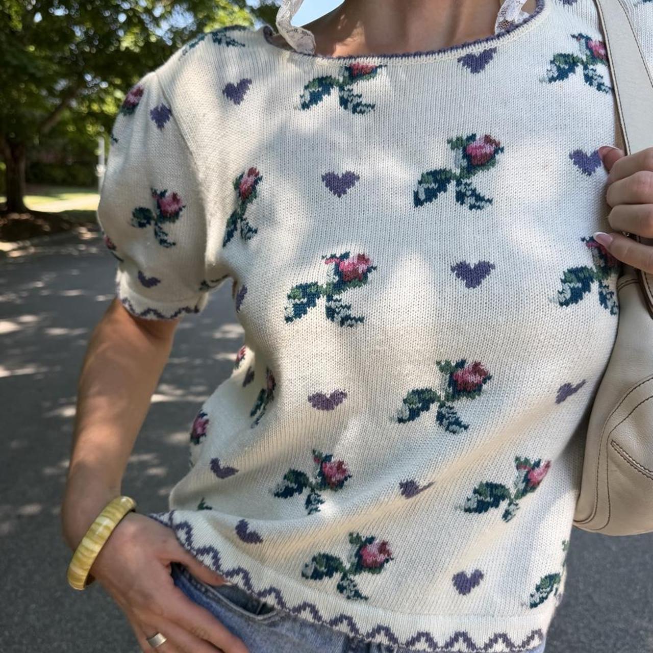 Vintage 90s heart cut-out floral short sleeve sweater 🌸💗