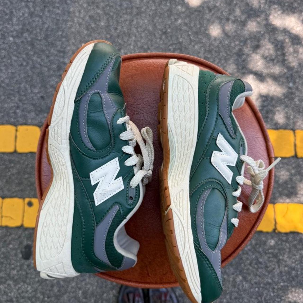 New Balance 9060 sneakers in green 🐢