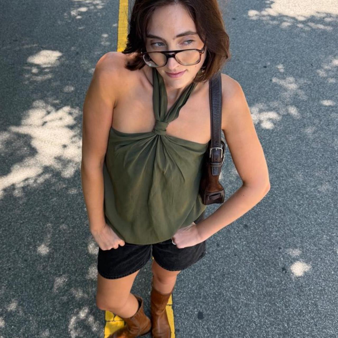 Nine West olive green halter top with a twist detail 🫒