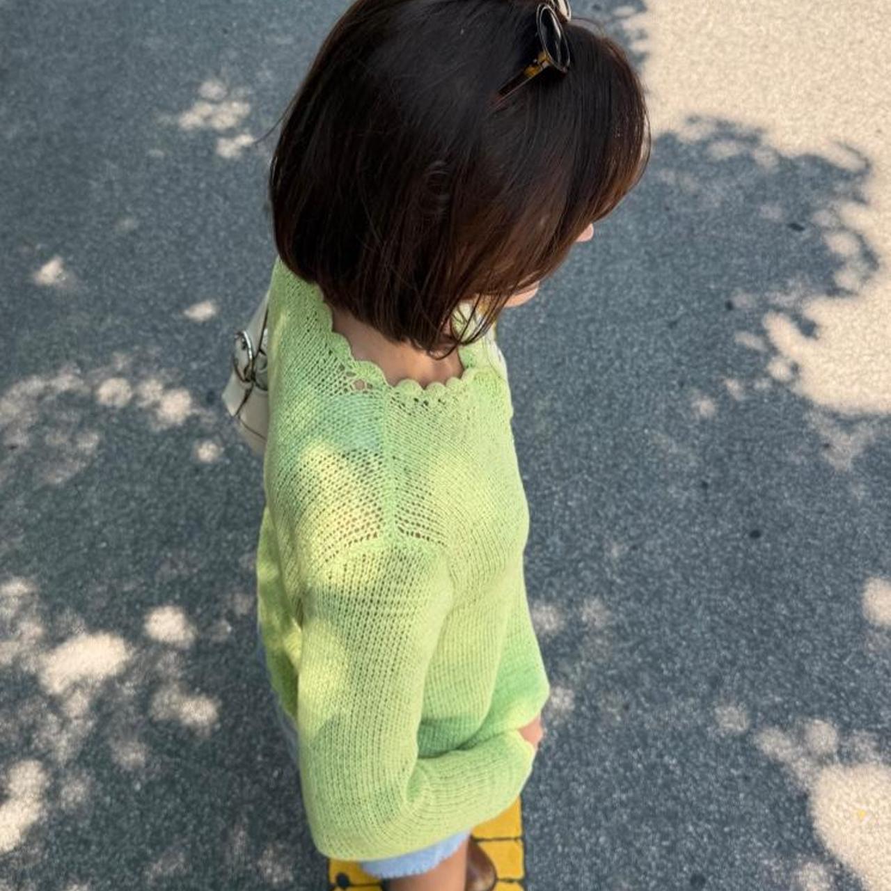 Vintage 90s green knit cardigan with scalloped neckline 🥑