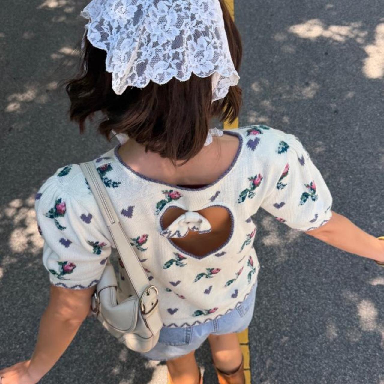 Vintage 90s heart cut-out floral short sleeve sweater 🌸💗