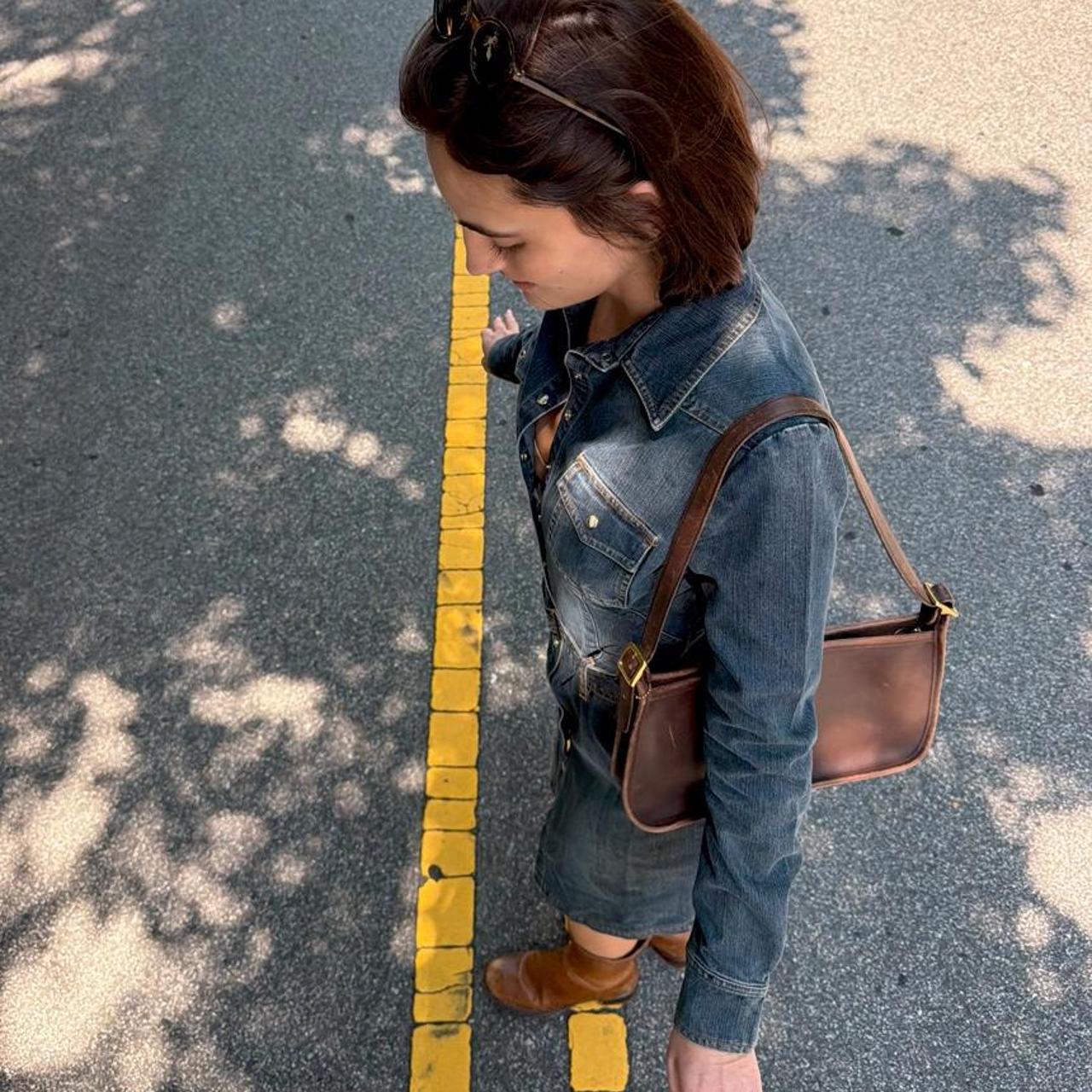 Vintage 90z blue denim mini dress with button-up front and belt🚕