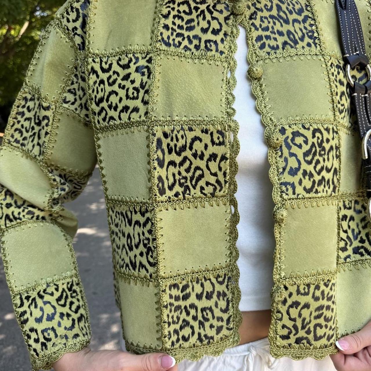 Vintage 90s green and leopard print patchwork genuine leather jacket 🐆